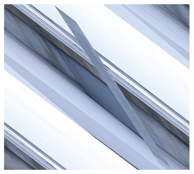 1月6日に発売された「アワーミュージック」のジャケット。オンラインショップcommmonsmartでは高音質な96kHz/24bitのAIFF形式での配信が実施されている。