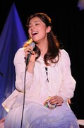 福原美穂、カップル100組に向けたひと足早いXmasライブ