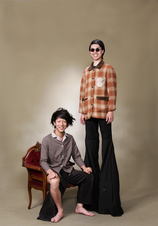 左が暗黒の騎士（Dr,Vo）、右が巨人ポー（G,Vo）。