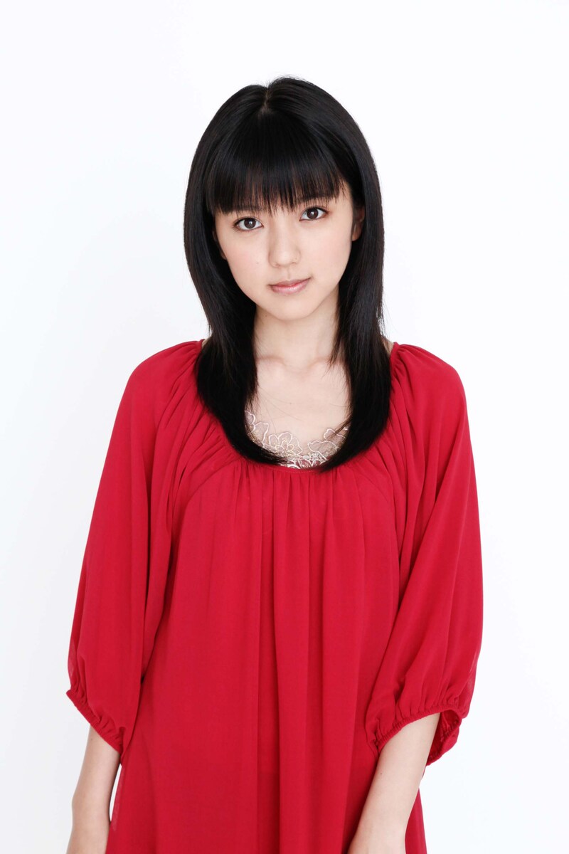 ハイペースなリリースが続行中のまのえり。11月25日に発売されたシングル「Love＆Peace＝パラダイス」も好評を集めている。