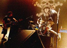 現在薬師ジョーイ（Vo, G）と田畑邦彦（B, Vo）の2人を中心に活動しているEGG BRAIN。