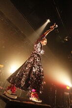 写真は11月30日のSuG主催イベント「SuGフェス2009 Alternative POP Show ～ Vol.6」の様子。