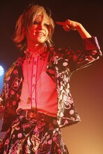 武瑠（写真）がメジャーデビュー決定を報告すると、客席にはうれしさのあまり泣き出すファンの姿も。