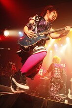 写真は11月30日のSuG主催イベント「SuGフェス2009 Alternative POP Show ～ Vol.6」の様子。