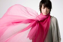 アーティスト活動を本格始動する北乃きい。デビューシングル「サクラサク」はその名のとおり、受験シーズンの学生たちを勇気づける1曲になりそうだ。