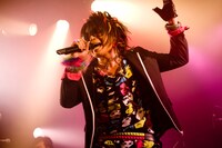 1曲目「裸★KING」を歌い終えると、Rickyは「1曲目が終わったところでなんだけど」と言ってアンコール時に使う「R.I.C.K.Y.コール」を振り付きで観客に伝授した。