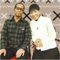 誰もが認める芸能界のドン、和田アキ子（写真右）を前に若干表情がこわばっているHIRO（左）。聞き上手のアッコは、これまで音楽番組やバラエティでも語られることのなかったEXILEの意外な真実をどんどん引き出してくる。