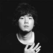 2010年のスタートを飾るニューシングル「アイ」(写真)には、キリンジの名曲「エイリアンズ」のカバーや2ndアルバム収録曲「夜が明ける」のスタジオライブレコーディング音源を含む計4曲を収録。