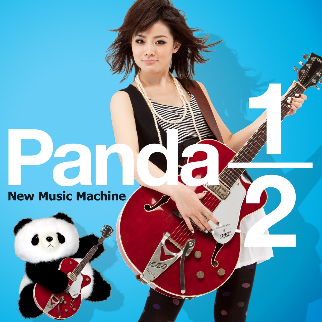 デビューシングル「NEW MUSIC MACHNE」はCORNELIUSが1997年に発表した楽曲のカバー。