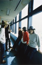 写真はコロムビア在籍時、5人編成時代のカーネーション。