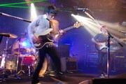 ライブ中に発表されたニューアルバム「Life Goes On」は全10曲入り。この日披露された新曲も多数収録される。