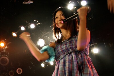 山下もえは自身のブログで、卒業について「『SKEをやってた意味はあるのか？』と思う方もいると思いますが、SKEとして様々な視点で物事をみて、自分は何がしたいか、と考えた結果なのでファンの皆様含めSKE48に本当に感謝しています」と綴っている（写真は10月25日の劇場公演の様子）。