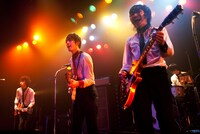 近日中にmixi公認アカウントにて、マイミク限定クリスマス企画としてTHE BAWDIESスペシャル待ち受けFLASHをプレゼント。詳細については、12月11日にメンバーがmixi日記にてマイミクのみに発表する（Photo by 森琢磨）。