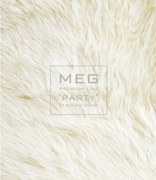 写真は通常盤ジャケット。初回限定盤は箱型のパッケージとなる。