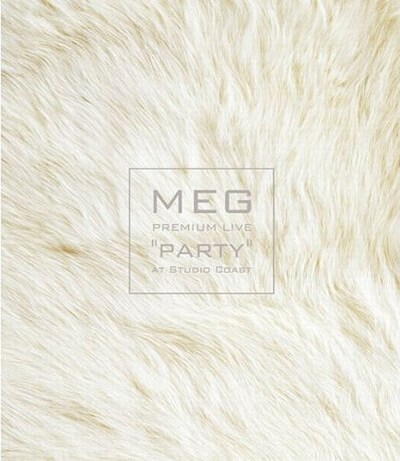 写真は通常盤ジャケット。初回限定盤は箱型のパッケージとなる。