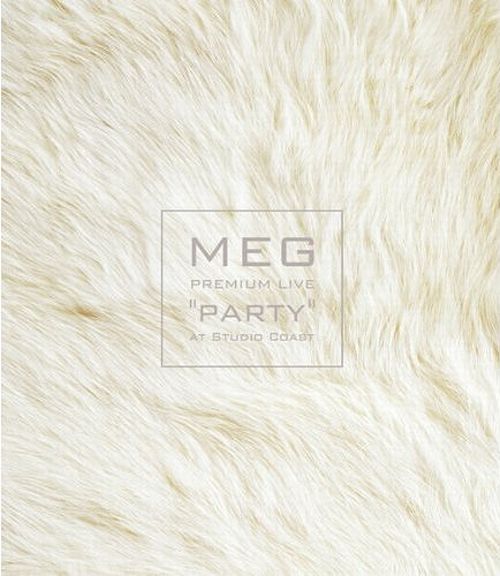 写真は通常盤ジャケット。初回限定盤は箱型のパッケージとなる。