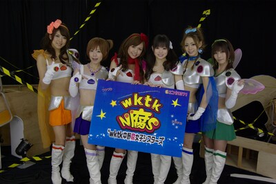 写真左からまりるん（原田まりる）、よきゅーん（乾曜子）、コナン（虎南有香）、きゃんち（喜屋武ちあき）、うらぁ（浦えりか）、きょも（京本有加）。なお、「wktk 中野腐女子シスターズ」は「エンタ！371オンデマンド」でも配信される。