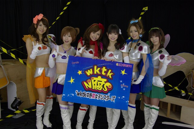 写真左からまりるん（原田まりる）、よきゅーん（乾曜子）、コナン（虎南有香）、きゃんち（喜屋武ちあき）、うらぁ（浦えりか）、きょも（京本有加）。なお、「wktk 中野腐女子シスターズ」は「エンタ！371オンデマンド」でも配信される。