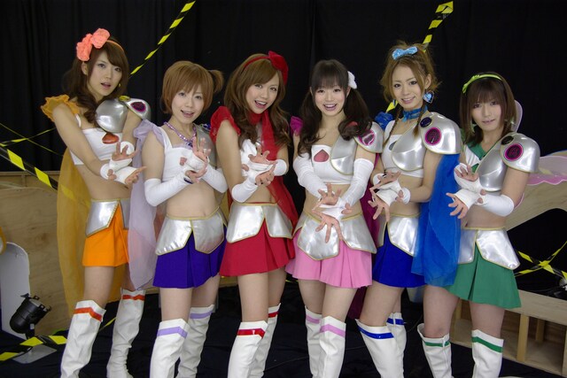 中野腐女子シスターズは彼女たちのモットーである「ワン腐オール、オール腐ワン」の「ワン（1）腐（2）オール（0）」の日、1月20日にCDデビューすることも決定している。