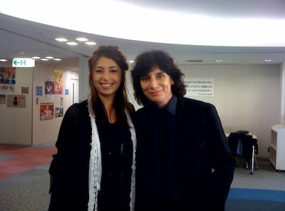 番組ではMR. BIGの「To Be With You」の生デュエットも行った福原美穂（写真左）とエリック・マーティン（写真右）。貴重なパフォーマンスに出演者たちはうっとりと聴き入った。