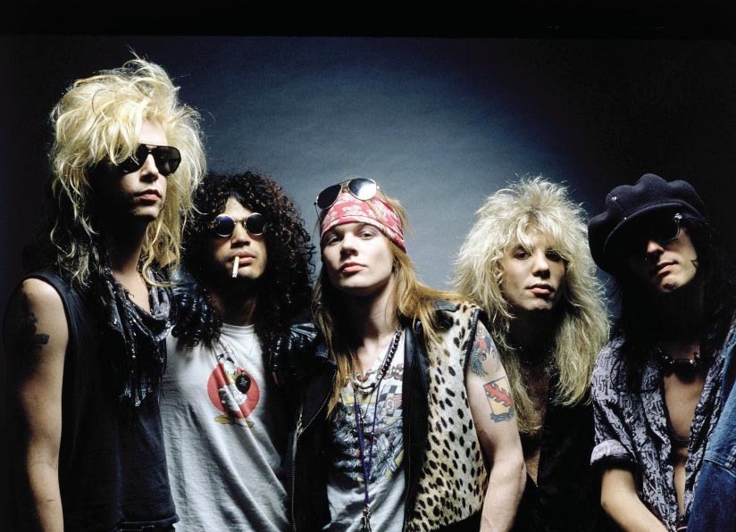 GUNS N' ROSESは昨年11月、17年ぶりとなるオリジナルアルバム「チャイニーズ・デモクラシー」をリリース。12月11日に台湾からスタートするワールドツアーは、このアルバム発売後初のライブとなる（写真は1980年代のGUNS N' ROSES）。
