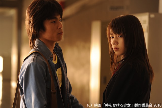 映画「時をかける少女」では、原作の主人公の娘・芳山あかりが母のために過去へとタイムリープを試みる。胸がうずくような切ないストーリーは、原作ファンならずとも必見だ。