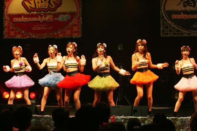 ぴろこと新井寛乃が学業に専念するためにグループを脱退し、6人編成となった中野腐女子シスターズ。