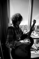 1月30日に公開される映画「ゴールデンスランバー」の主題歌のほか劇中音楽を担当している斉藤和義。映画公開直前の1月27日にはサウンドトラックがリリースされる。