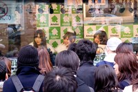 COSMETICSのオフィシャルブログ「～世界はLOVEを求めてる～」は、年内いっぱい更新予定。