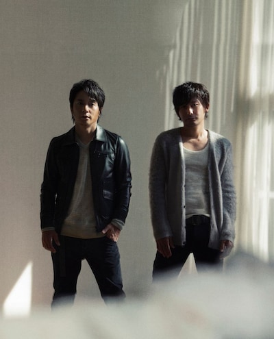 「瞳の奥をのぞかせて」は11月末に行われた東京ドームのライブで初披露されたナンバー。なお、ポルノグラフィティがドラマ主題歌を担当するのは約4年3カ月ぶりとなる。