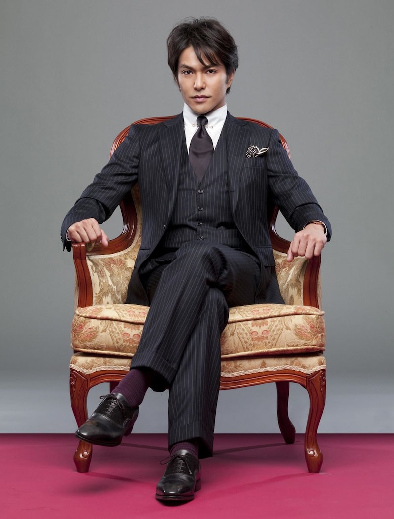 ドラマ「宿命 1969-2010 - ワンス・アポン・ア・タイム・イン・東京」で主演を務める北村一輝。上流階級のエリートを思わせる高級感あふれるスーツ姿が印象的だ。