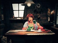 写真は「バンブー」のビデオクリップのワンカット。