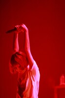 GyaO!に開設された「木村カエラチャンネル」では、新曲「You bet!!」や「おどるポンポコリン」を含むビデオクリップ映像を配信中（写真は昨年「オンナク祭」での木村カエラ）。