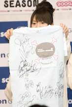 チームKメンバーのサインが入った番組オリジナルTシャツ