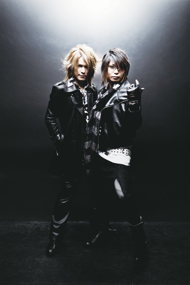 DASEIN。写真左からJOE（Dr）、Ricky（Vo）。