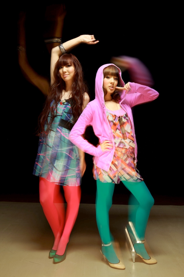 ニューシングル「ENDLESS NIGHT」のリリースを記念して、HALCALIのオフィシャルブログが1月19日に新装オープン。アメーバブログに引っ越した後もこれまでどおりオフショット満載で日々の様子が綴られている。