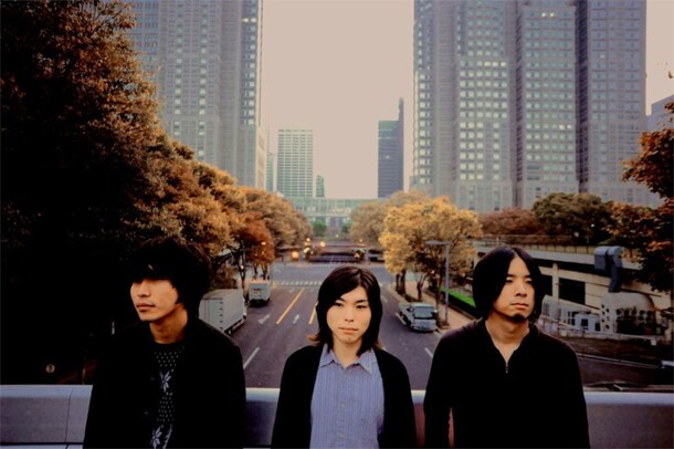 左から石原正晴(Vo, G)、櫻井範夫(Dr)、溝渕匠良(B)。