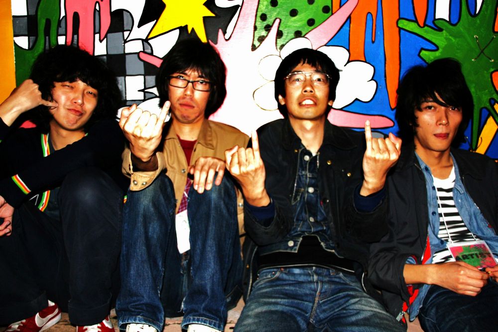 年末は各地のイベントに精力的に参加するおとぎ話。大晦日は下北沢CLUB Queで行われるカウントダウンイベントに、セカイイチ、つばきらと出演する。