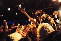 12月19日に東京・下北沢Queで行われた2ndミニアルバム「All de Fashion」のレコ発ワンマンライブの模様。