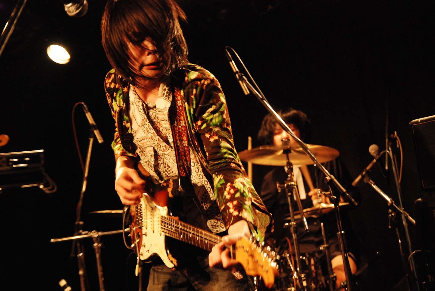 12月19日に東京・下北沢Queで行われた2ndミニアルバム「All de Fashion」のレコ発ワンマンライブの模様。