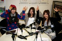 ネットラジオの放送を終えた直後のCOSMETICS。