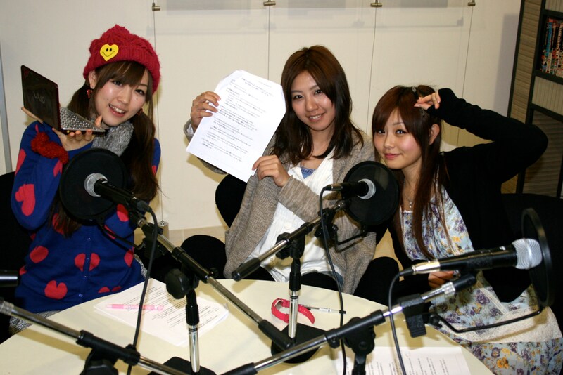 今年6月から5回にわたって生配信された、COSMETICSのインターネットラジオ「COSMETICSの世界はLOVEを求めてる！」。最終回では3人がそれぞれの言葉で、この番組を通じて大きく成長することができたと語っていた。