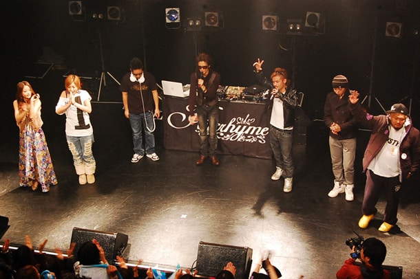 写真は12月21日に開催された、ヒルクライム、CLIFF EDGE、RSPの3組による合同ツアー「JUMP UP LIVE TOUR!vol.1」の東京・Shibuya O-WEST公演の模様。