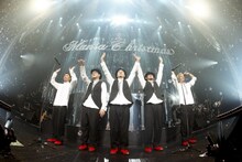 終演後には来場者全員にクリスマスプレゼントが配布された。今年のプレゼントはRIP SLYMEのロゴ入り特製サングラス&ケース。