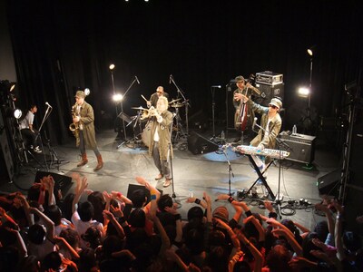 PE'Zは1月13日にライブDVD「PE'Z REALIVE～黒船のジャズ～2008.6.2 DUO MUSIC EXCHANGE」をリリース。2月3日には待望のニューアルバム「1・2・MAX」が発売される。