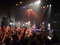 3月には結成10周年を記念して東京都内のライブハウスで10日間連続ライブを開催することも決定。
