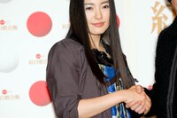 仲間由紀恵（紅組司会者）