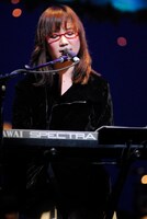 12月18日に五反田ゆうぽうとホールで行われたクリスマスコンサートでは、新曲「初恋」のほかにB'z「いつかのメリークリスマス」のカバーも披露された。