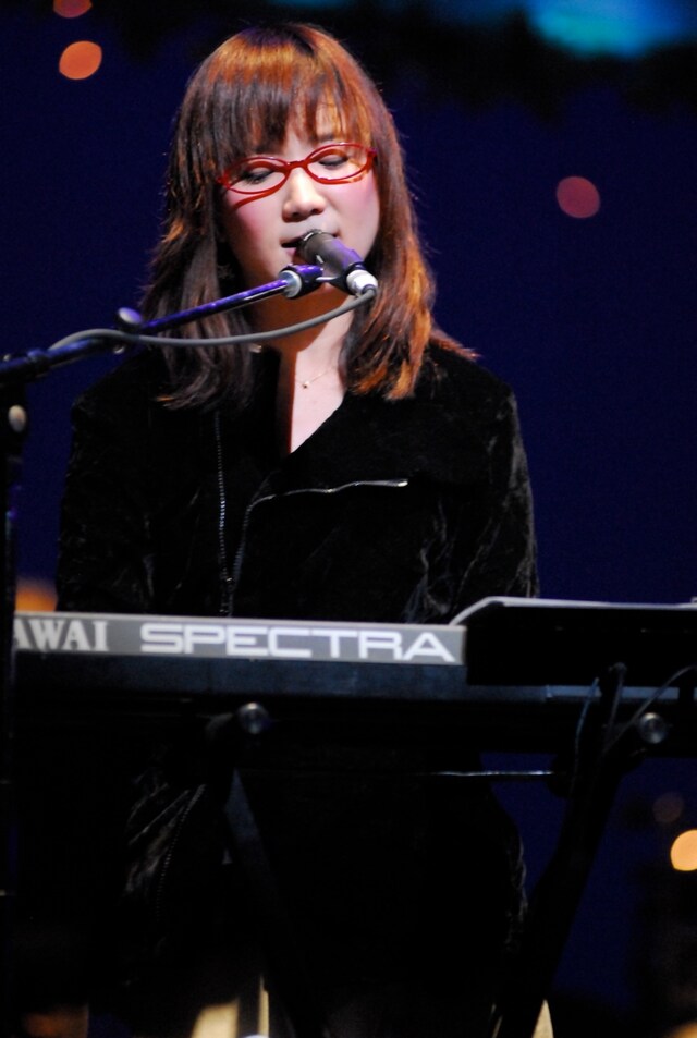 12月18日に五反田ゆうぽうとホールで行われたクリスマスコンサートでは、新曲「初恋」のほかにB'z「いつかのメリークリスマス」のカバーも披露された。