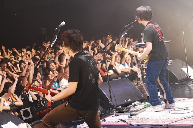 終盤にさしかかり「あと何曲かなんですけど……」と後藤が話すと、フロアからは「えーっ!?」という悲鳴が。「そりゃそうでしょう、始まった時から残りあと何曲かなんだから（笑）」と苦笑しながら返していた。